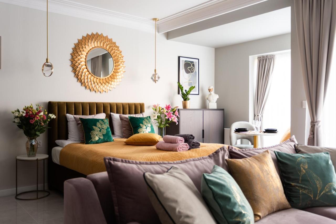 Golden Prince Apartment, So Close To Rynek! Free Parking Included. วรอตซวาฟ ภายนอก รูปภาพ