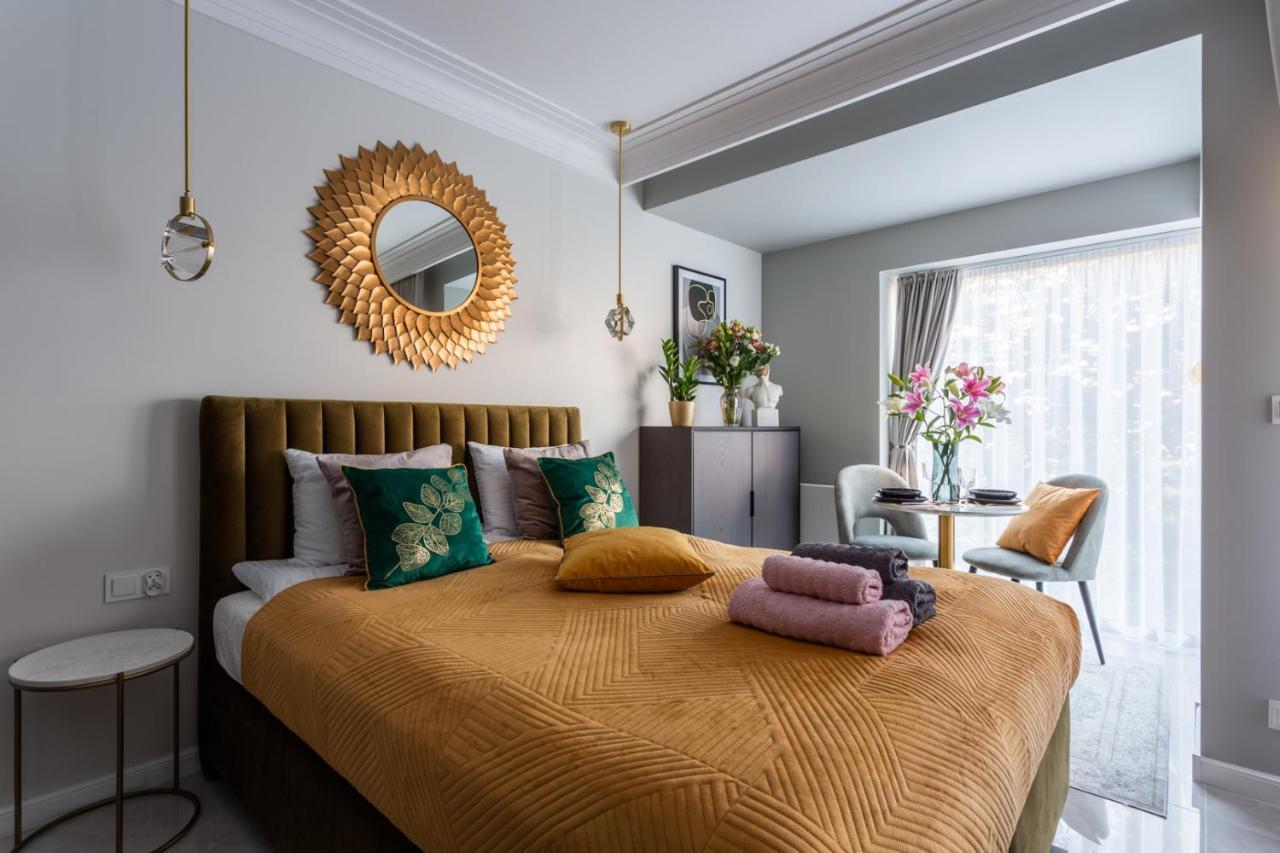Golden Prince Apartment, So Close To Rynek! Free Parking Included. วรอตซวาฟ ภายนอก รูปภาพ